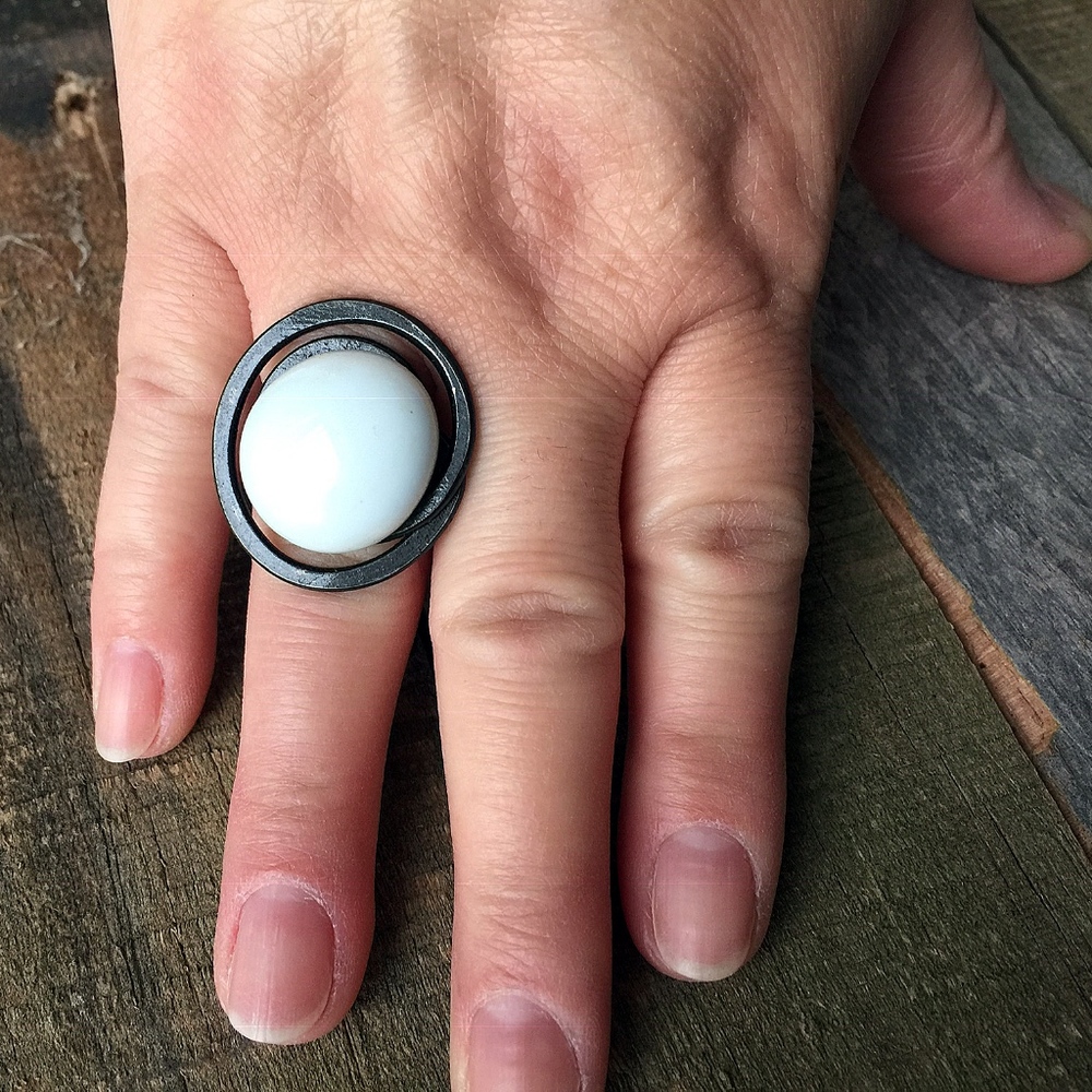 Women’s Ring - Picture 2 of 7